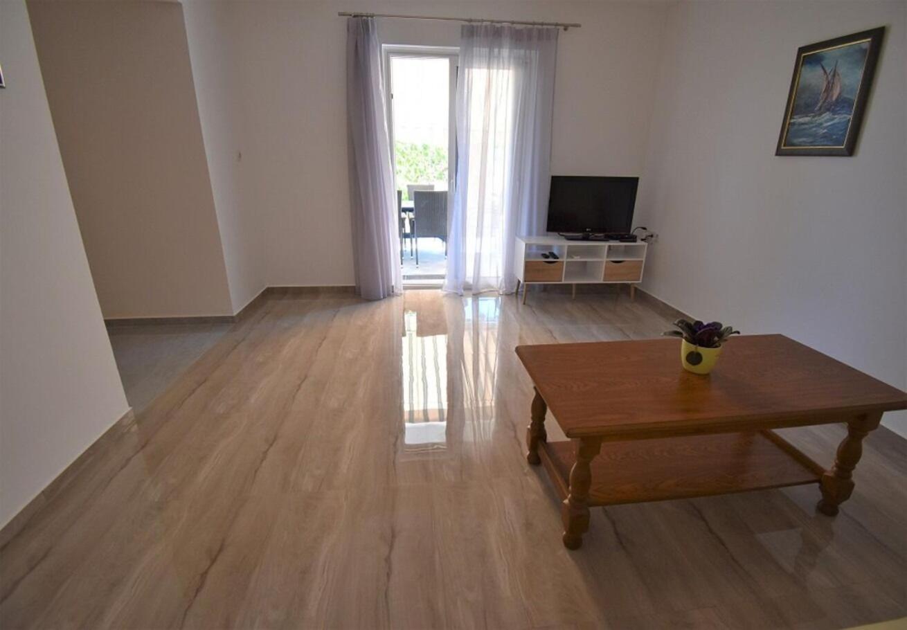 Holiday Home Branka - 80 M From Beach Vir Luaran gambar