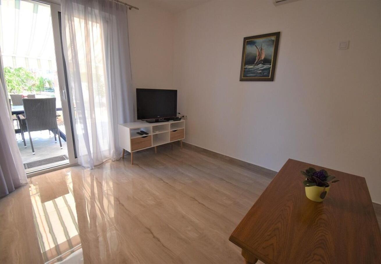 Holiday Home Branka - 80 M From Beach Vir Luaran gambar
