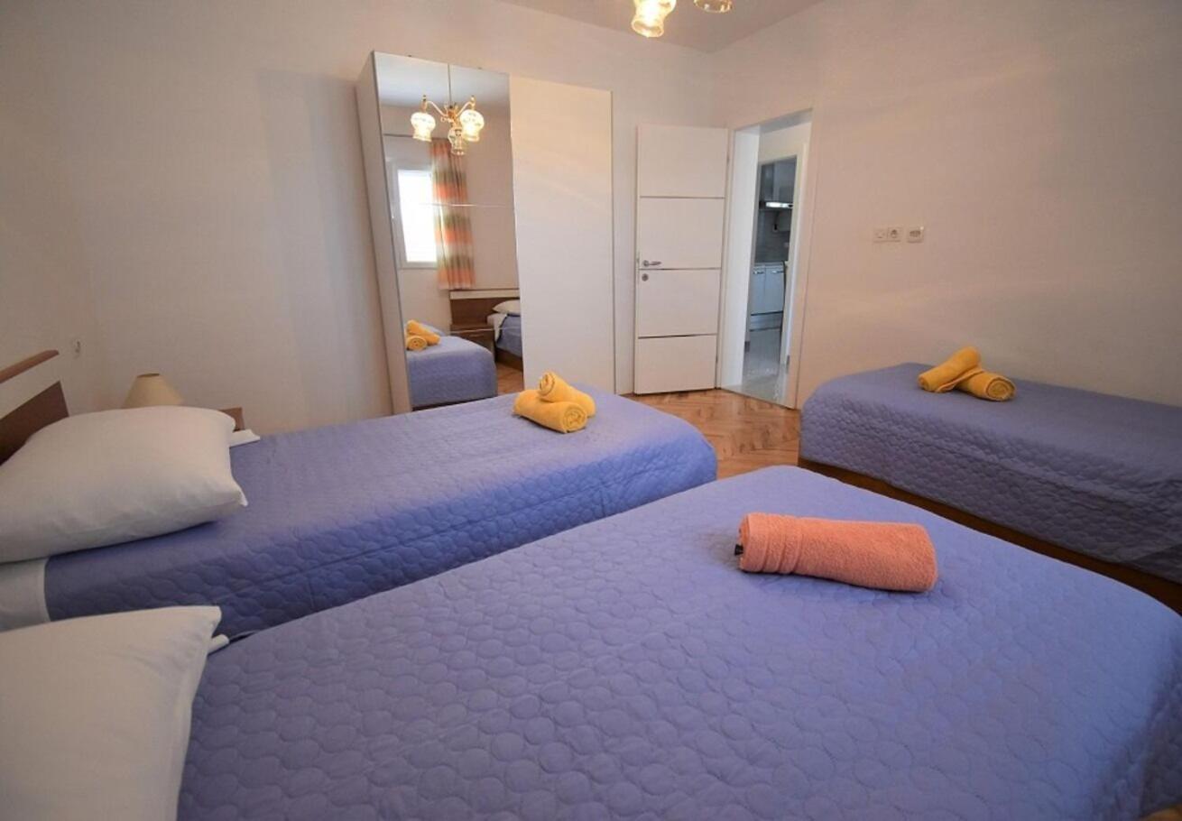 Holiday Home Branka - 80 M From Beach Vir Luaran gambar