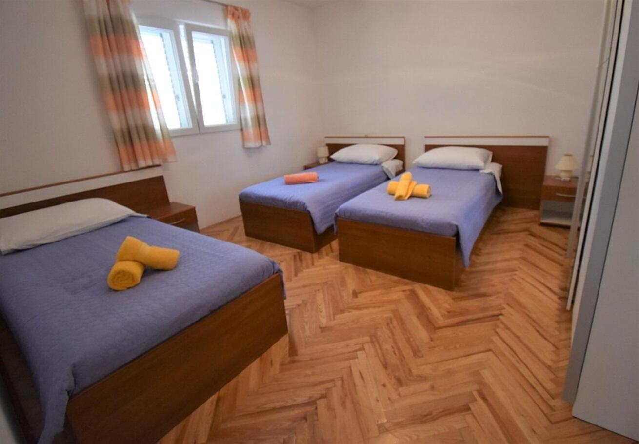 Holiday Home Branka - 80 M From Beach Vir Luaran gambar