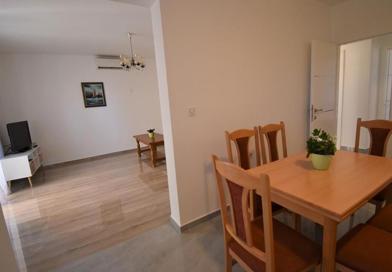 Holiday Home Branka - 80 M From Beach Vir Luaran gambar
