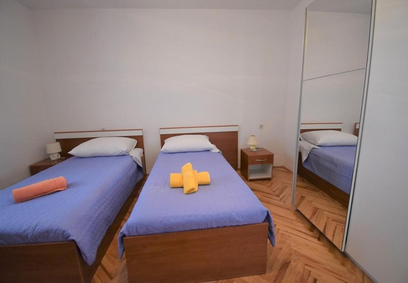 Holiday Home Branka - 80 M From Beach Vir Luaran gambar